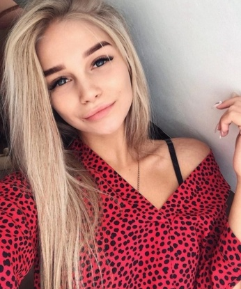 Алиса, 1999 лет